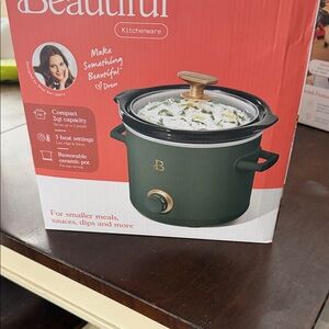 Beautiful Kitchenware Green Slow Cooker